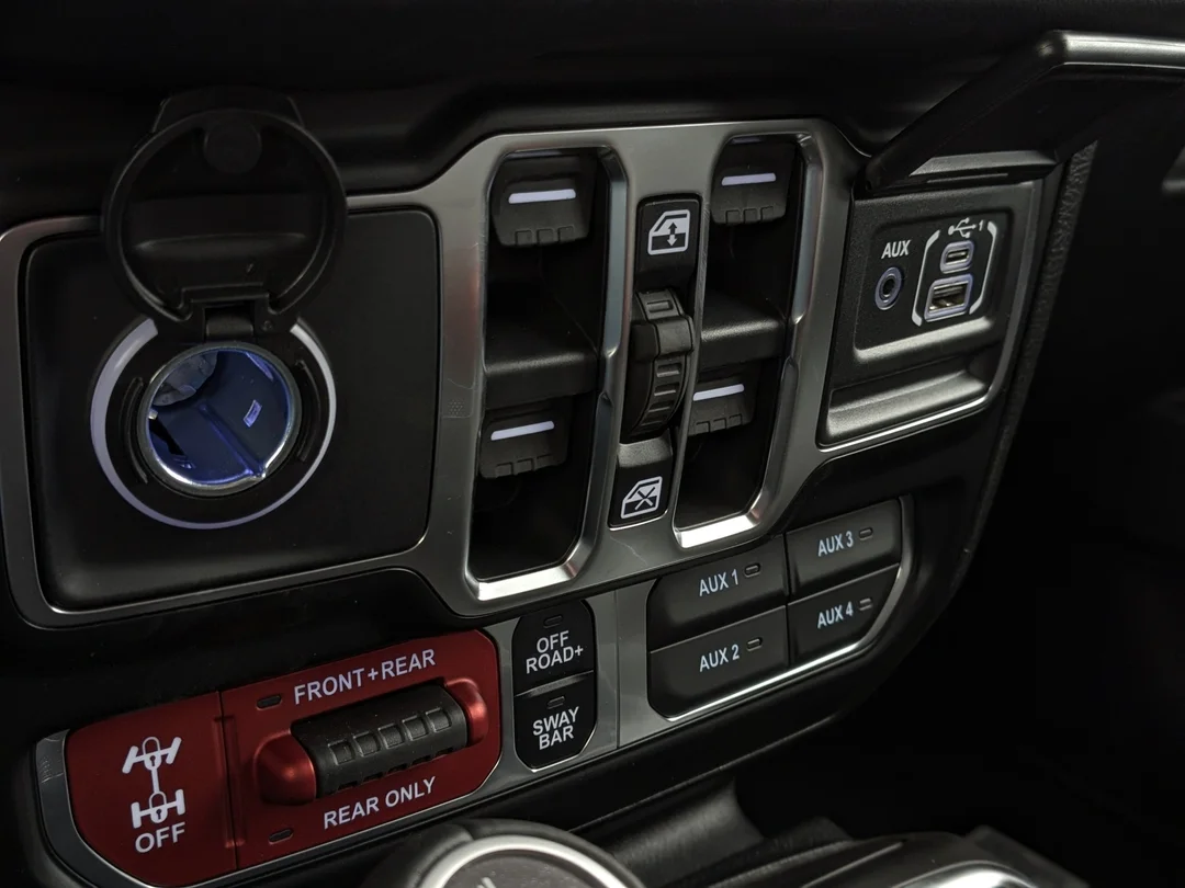 New 2026 Black Jeep Rubicon - - 4x4 - 3.6L V6 - Nappa Leather - 3-Pc Hardtop - Steel Perf Hood & More! image 19