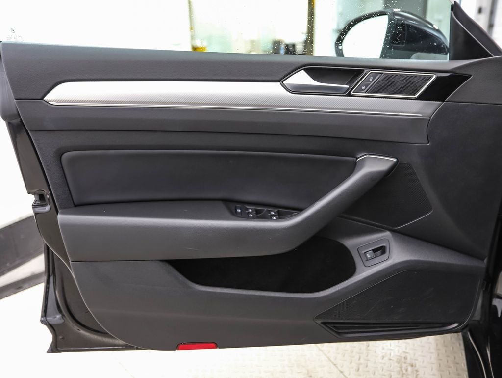 Used 2019 Deep Black Volkswagen 2.0T SEL R-Line image 9