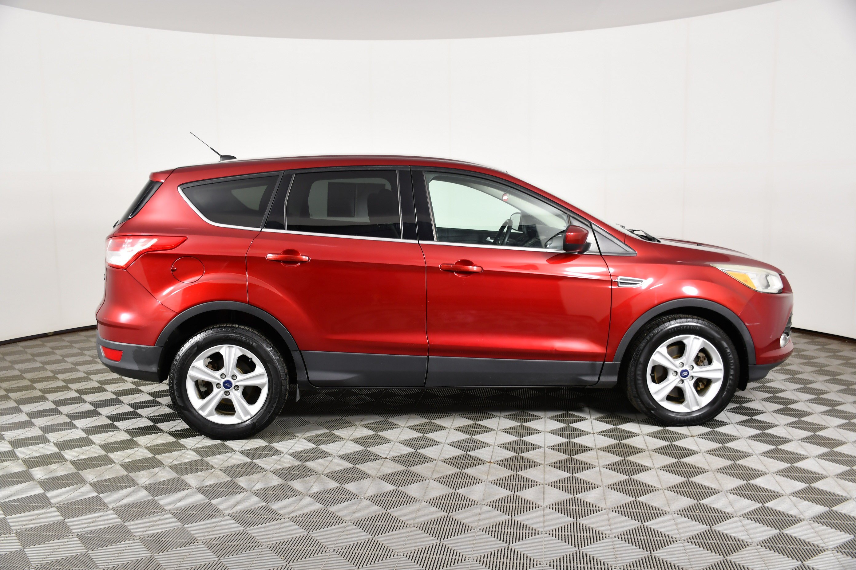 Used 2015 Ruby Red Metallic Ford SE image 5