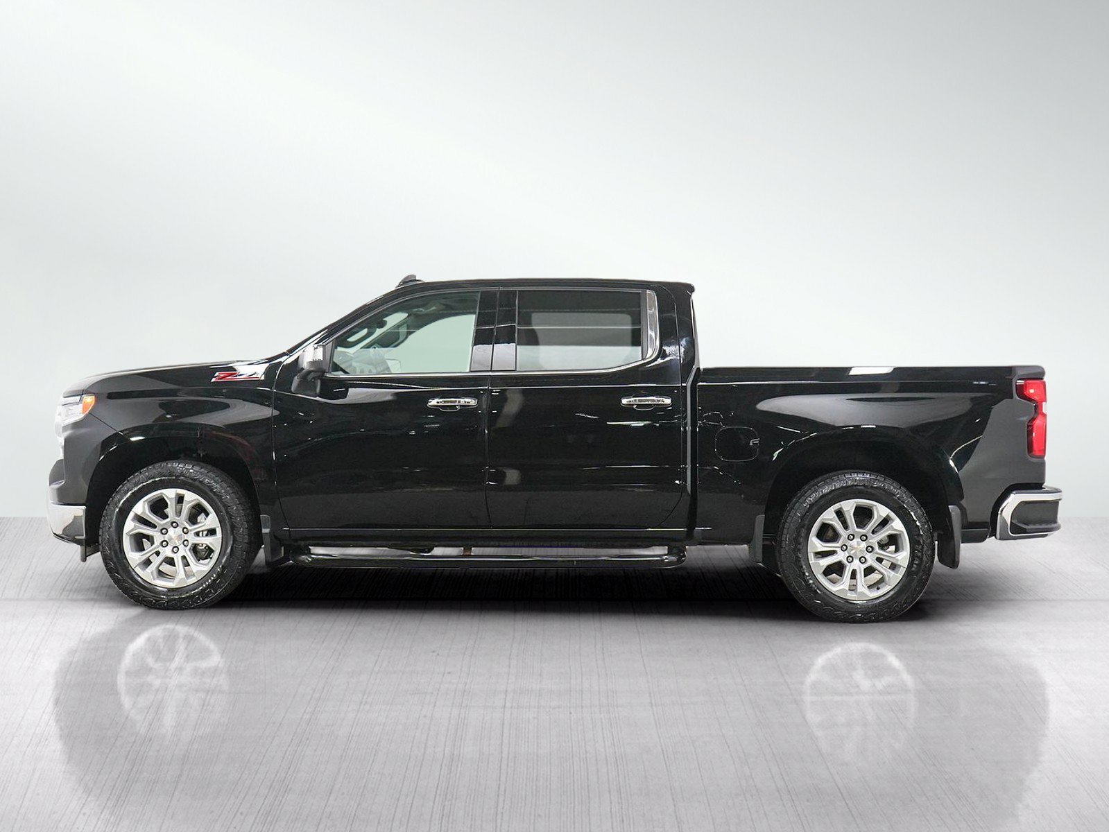 Used 2022 Chevrolet Silverado 1500 LTZ with VIN 2GCUDGED5N1514710 for sale in White Bear Lake, Minnesota