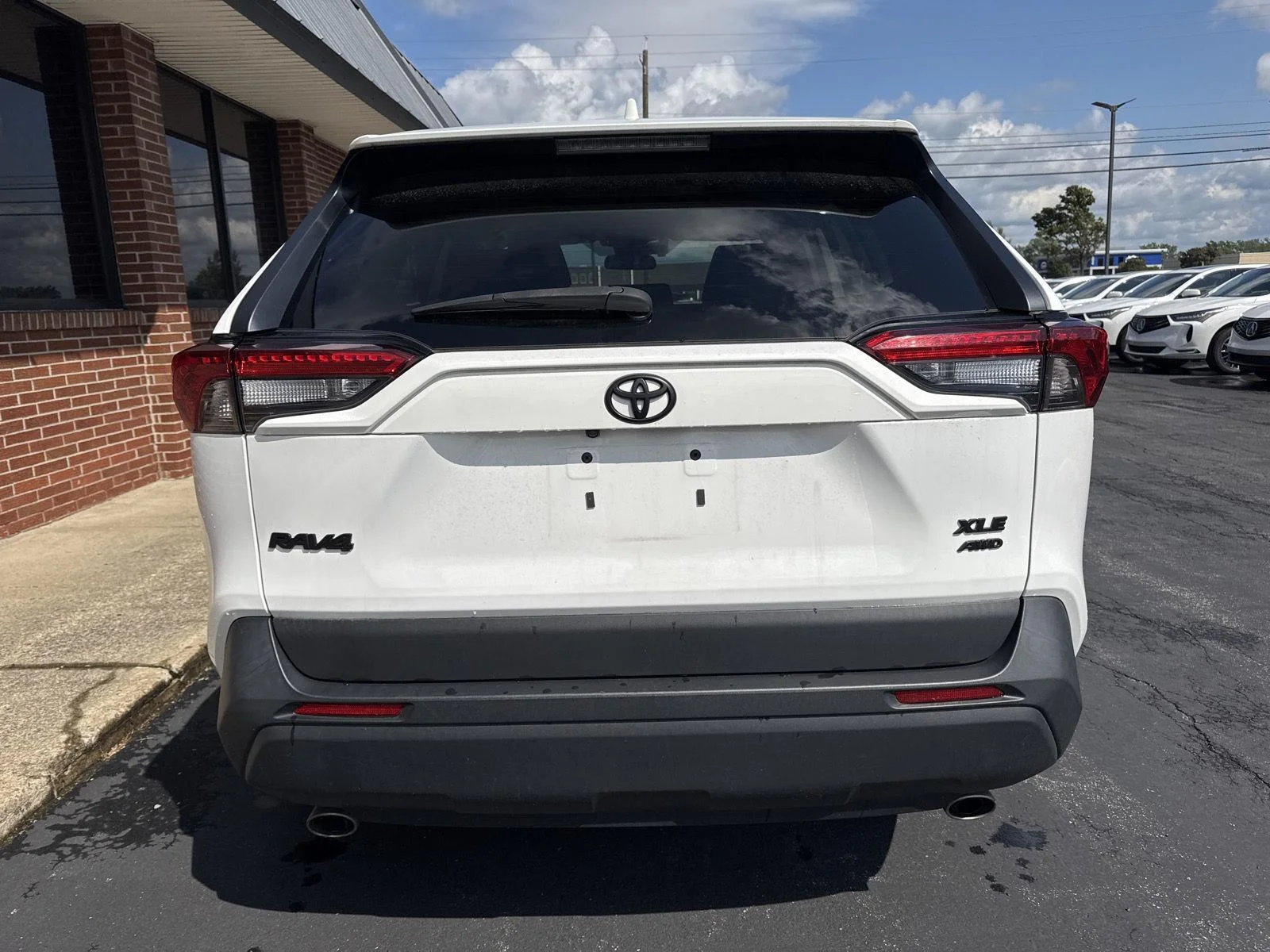 Used 2024 Ice Cap Toyota XLE image 5