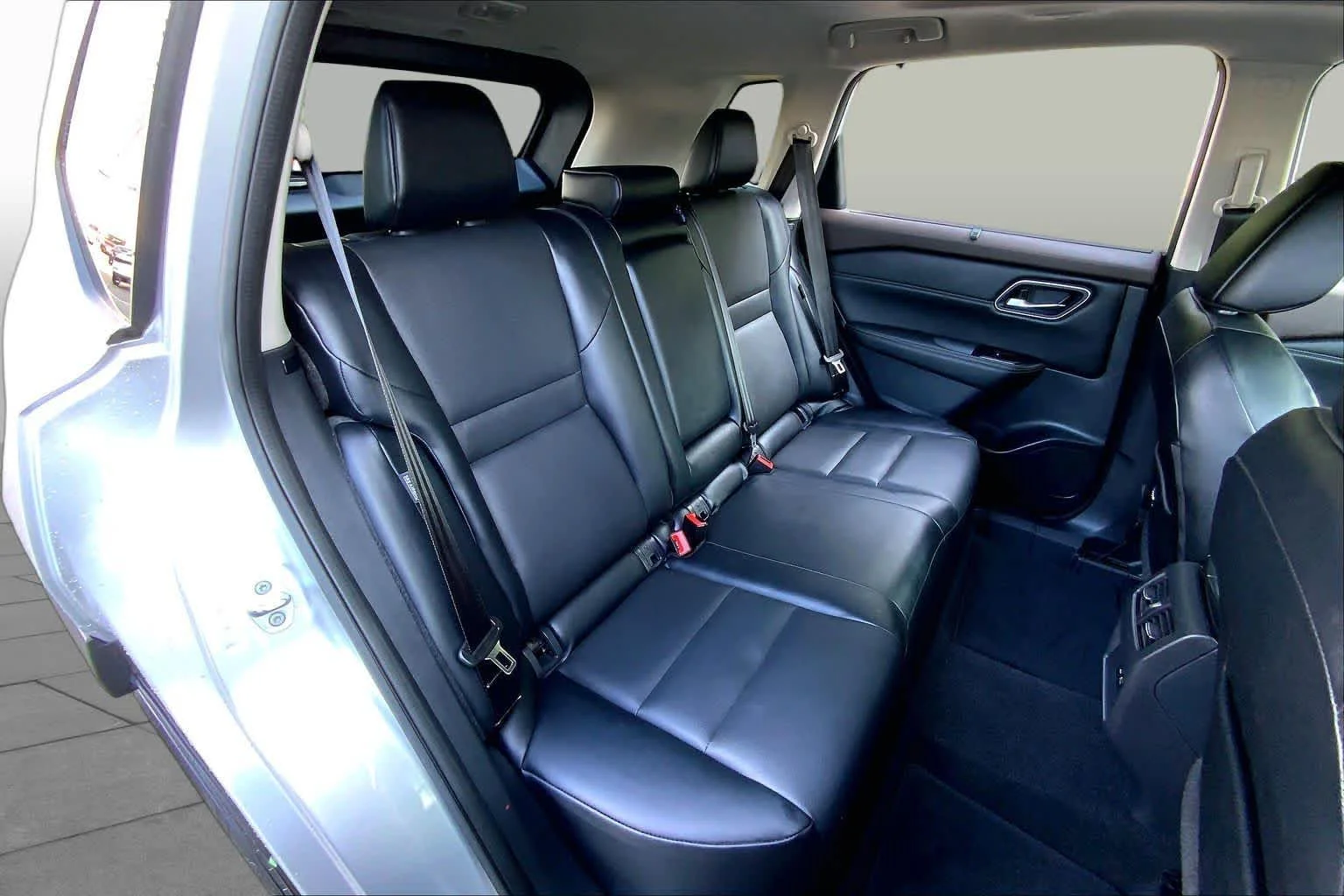 Used 2021 Brilliant Silver Metallic Nissan SV image 20