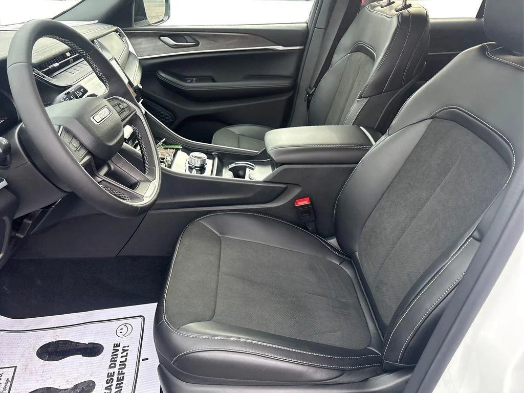 New 2026 Bright White Clearcoat Jeep Laredo Altitude image 9