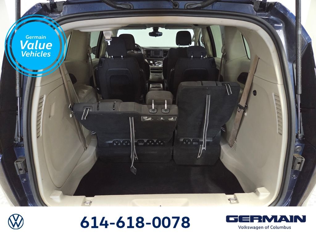 Used 2017 Blue Chrysler LX image 19