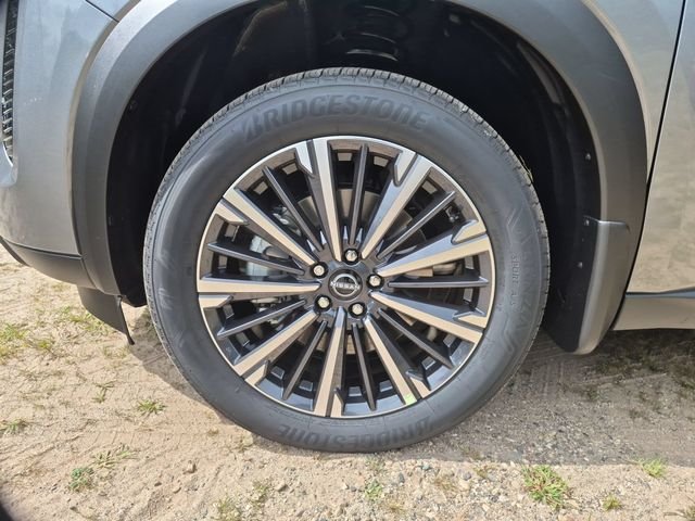 New 2026 Gun Metallic Nissan Platinum image 8