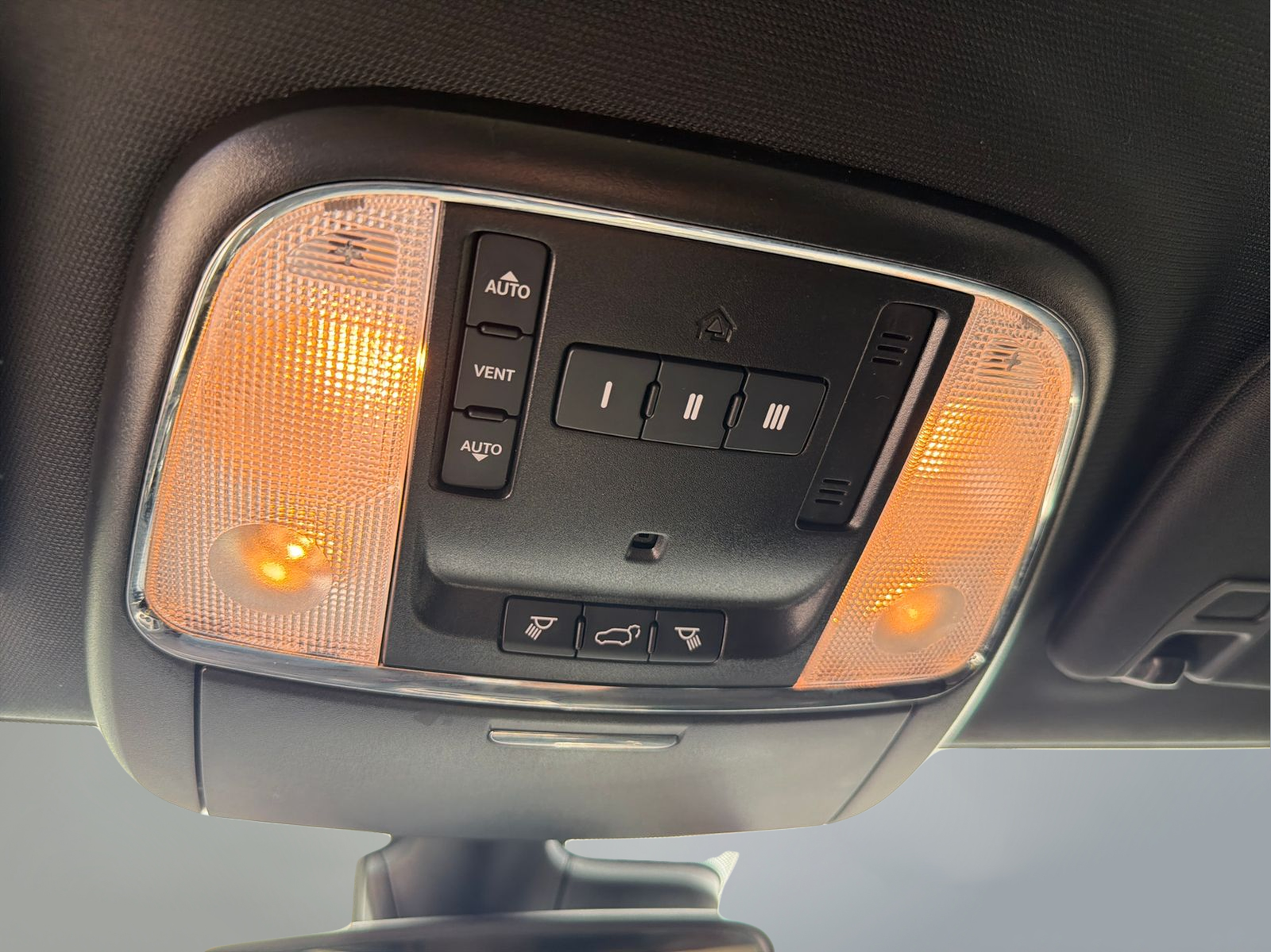 Used 2021 Diamond Black Jeep Laredo X image 20