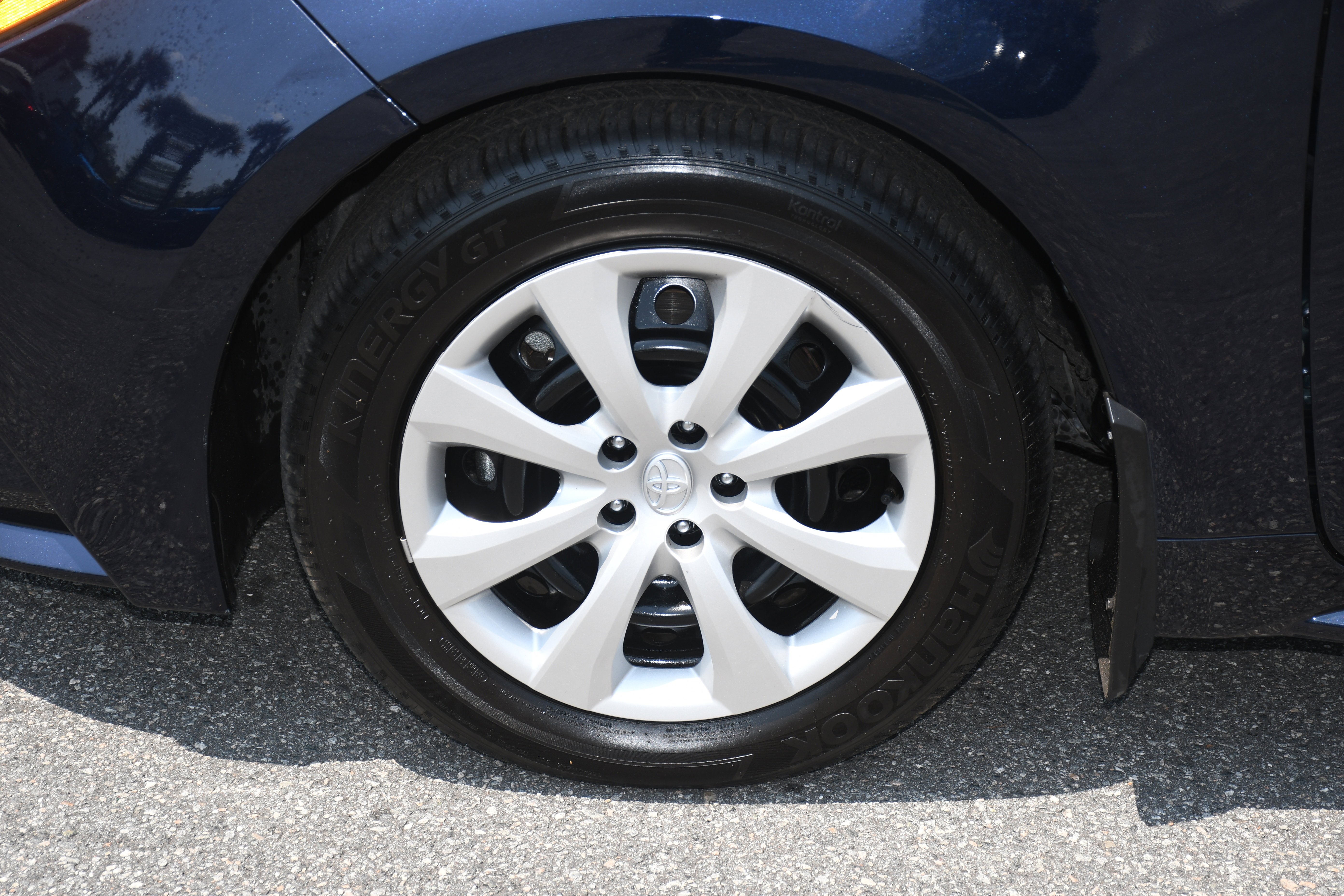 Used 2025  Toyota LE image 20