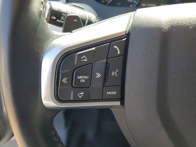 Used 2016 Silver Land Rover SE image 11