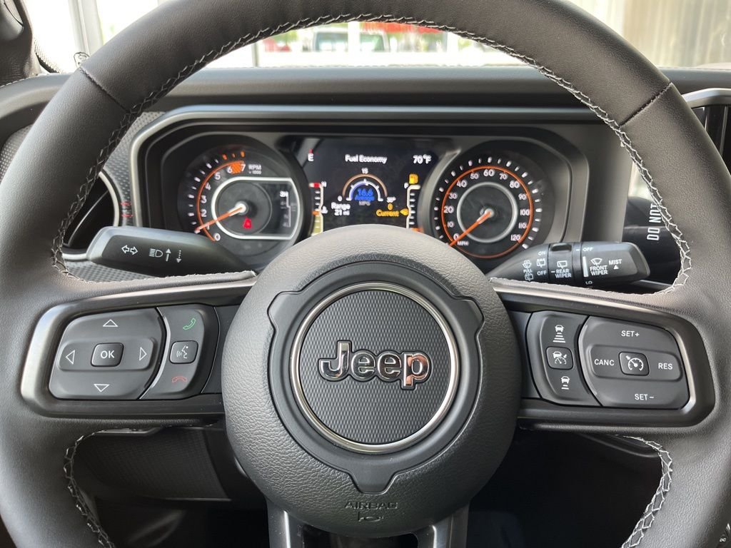 New 2026 Bright White Clear-Coat Exterior Paint Jeep Rubicon X image 31