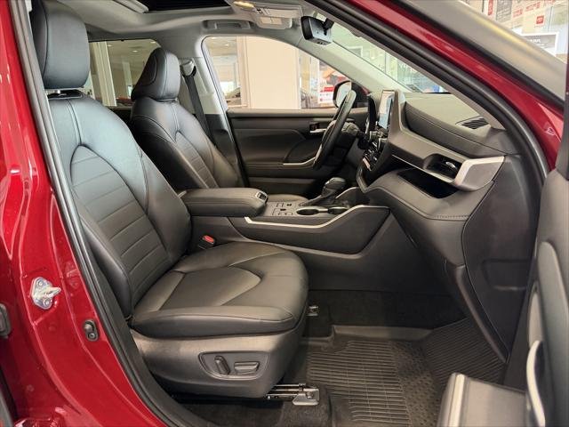 Certified Used 2025 RUBY FLARE PEARL* Toyota  image 41