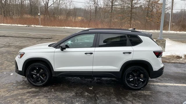 2026 Volkswagen Taos SE Black - Photo 8