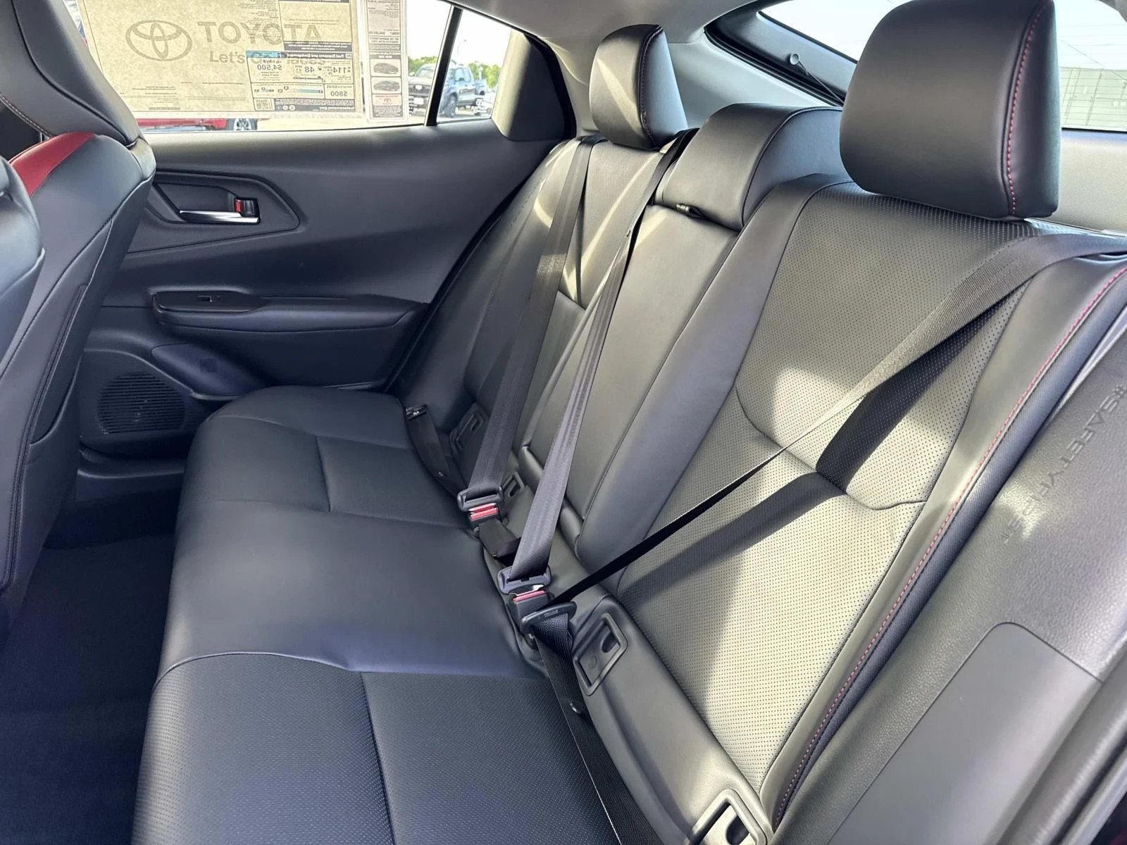 2026 Toyota Prius Plug-in Hybrid XSE - Photo 7