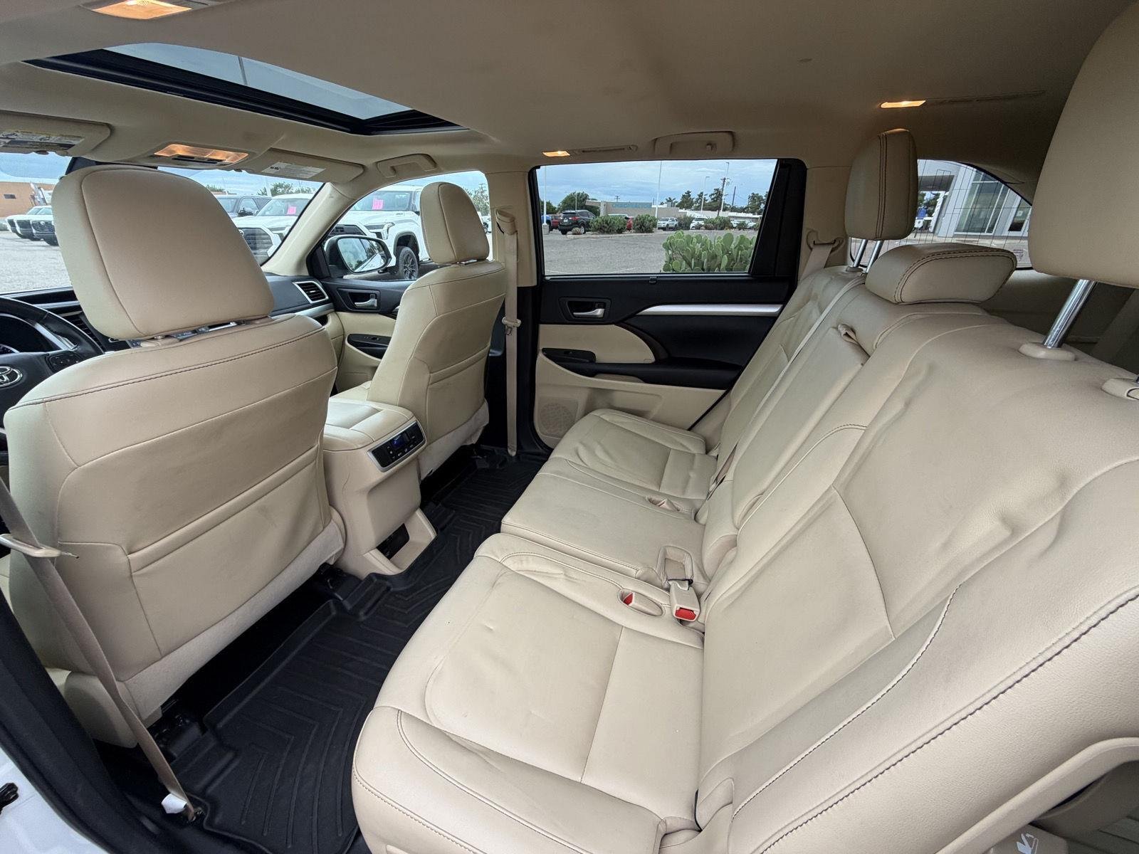 Used 2017 Blizzard Pearl Toyota XLE image 18