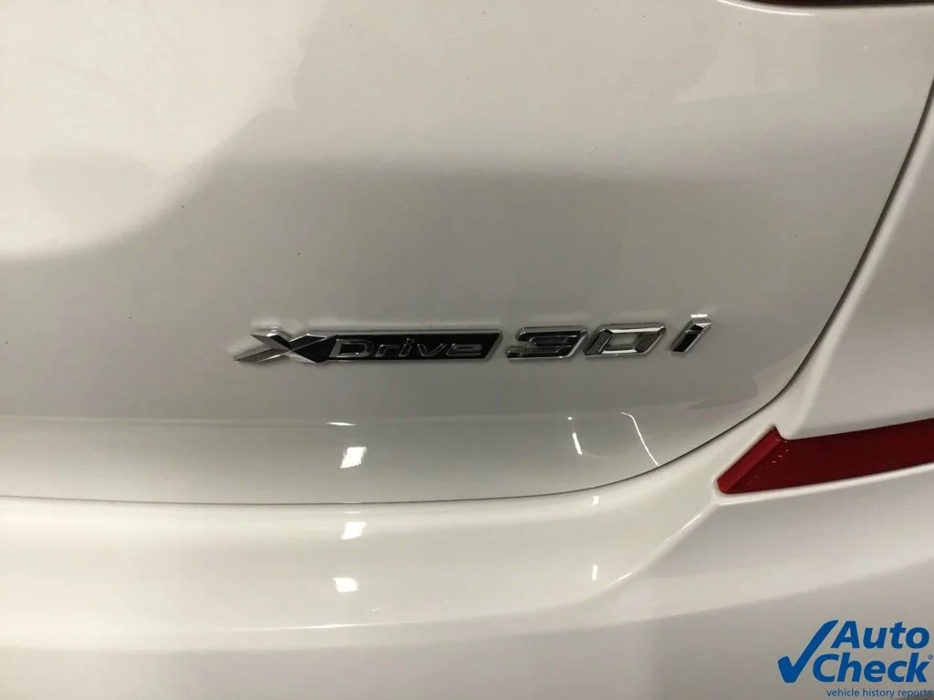 Used 2020 White BMW xDrive30i image 16
