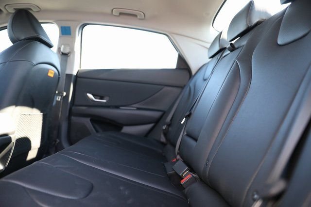 2025 Hyundai Elantra Limited - Photo 27
