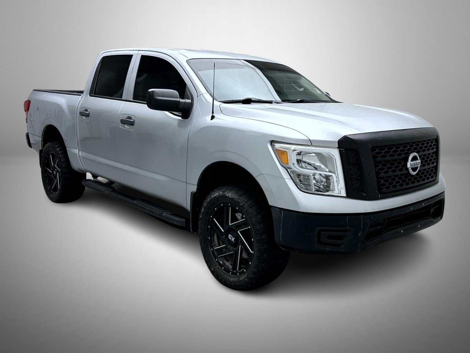 Used 2017 Silver Nissan S image 3