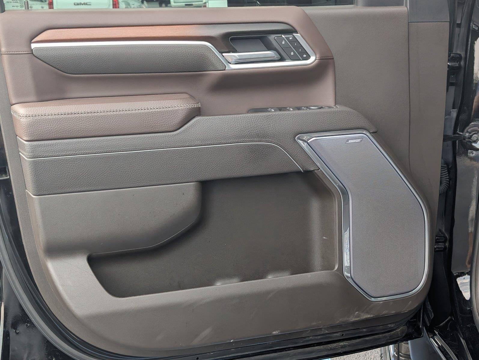 Used 2025 Onyx Black GMC Denali image 14