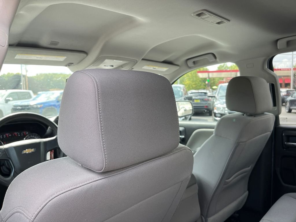Used 2018 Summit White Chevrolet WT image 12