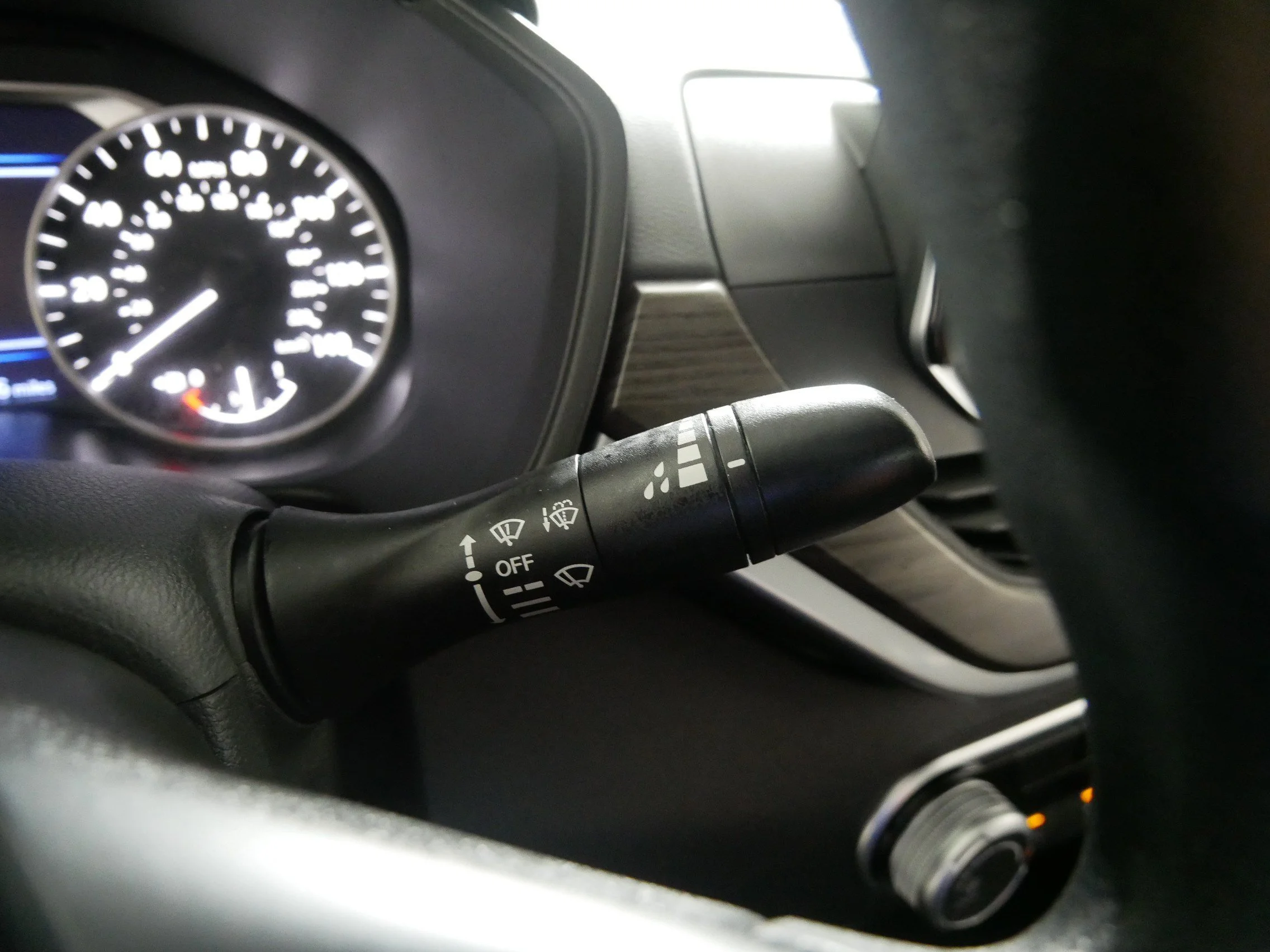 Used 2025 Super Black Nissan SV image 31
