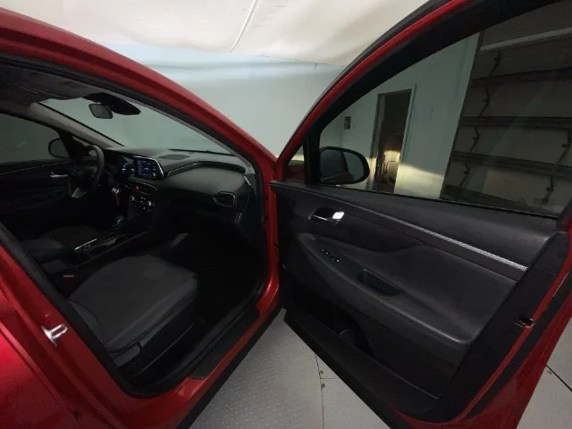 Used 2020 Red Hyundai SE image 23