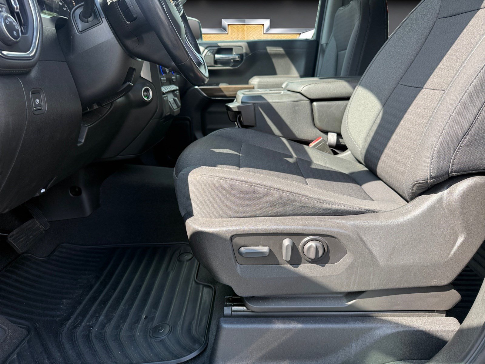 Used 2022 MOSAIC BLACK METALLIC Chevrolet LT image 11