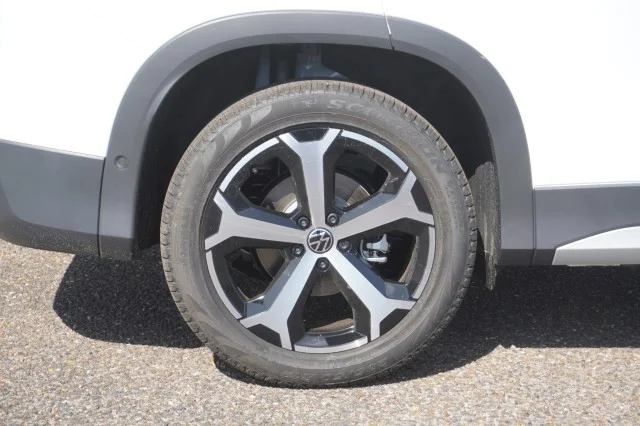 New 2026 Pure White Volkswagen 2.0T SE image 6