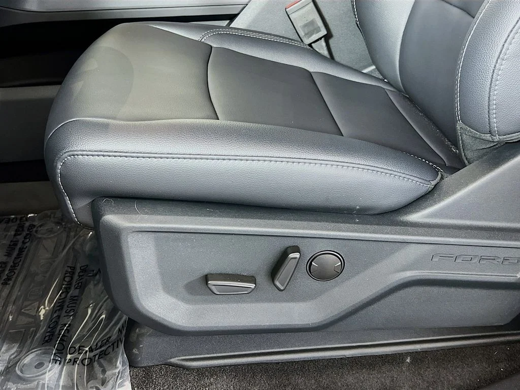New 2026 Carbonized Gray Metallic Ford XLT image 24