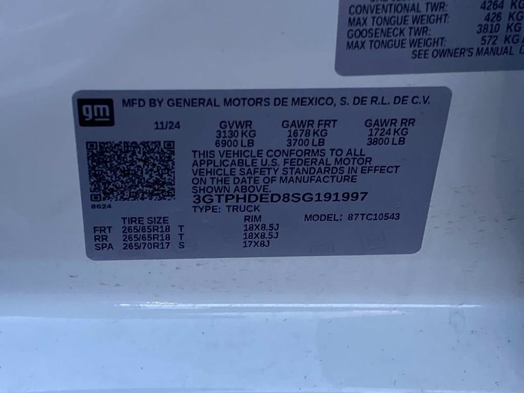Certified Used 2025 Summit White GMC SLT image 23