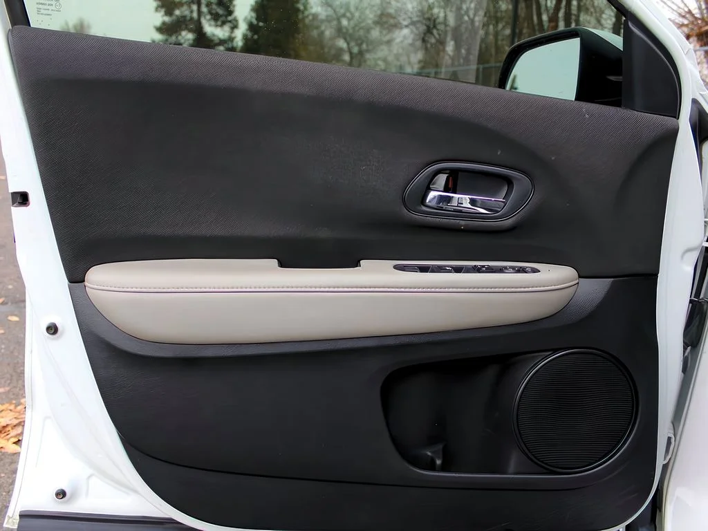Used 2022 Platinum White Pearl Honda LX image 10