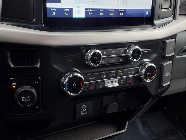 Used 2022  Ford XL image 9