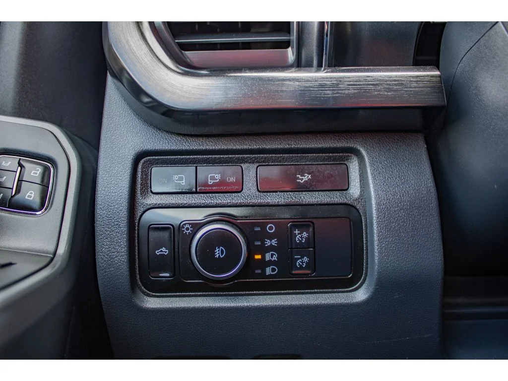 Used 2023 Oxford White Ford LARIAT image 38