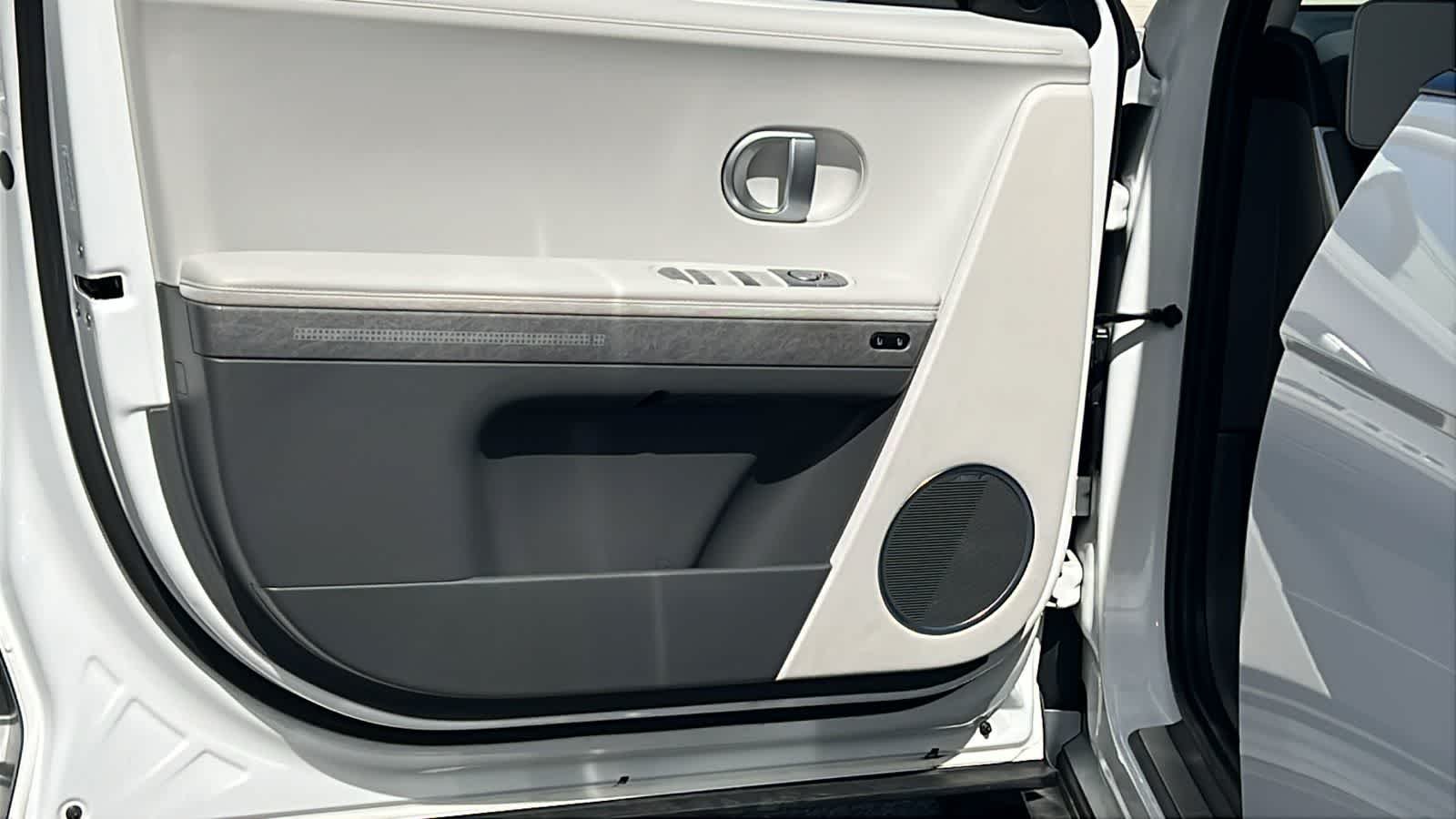Certified Used 2023 Atlas White Hyundai Limited image 23