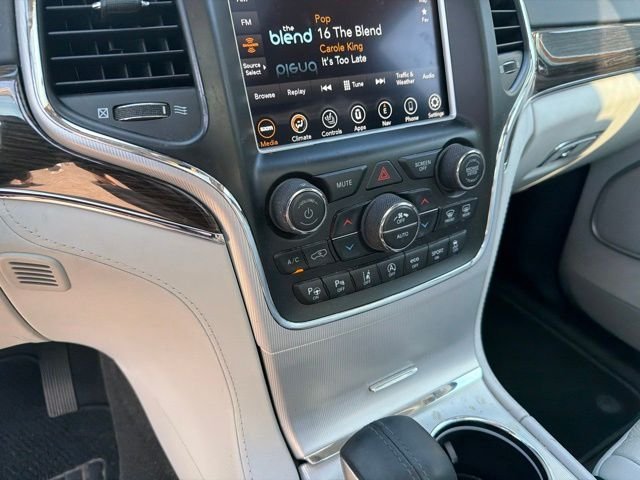 Used 2018 White Jeep Summit image 8