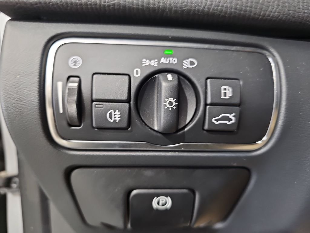Used 2015 Silver Volvo T6 image 28