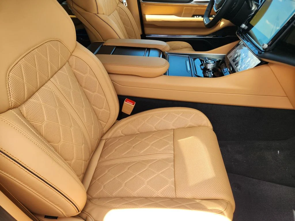 New 2026 High Gloss Black Jeep Summit Reserve image 9