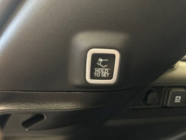 New 2026 Bright White Clear-Coat Exterior Paint Jeep Limited image 21