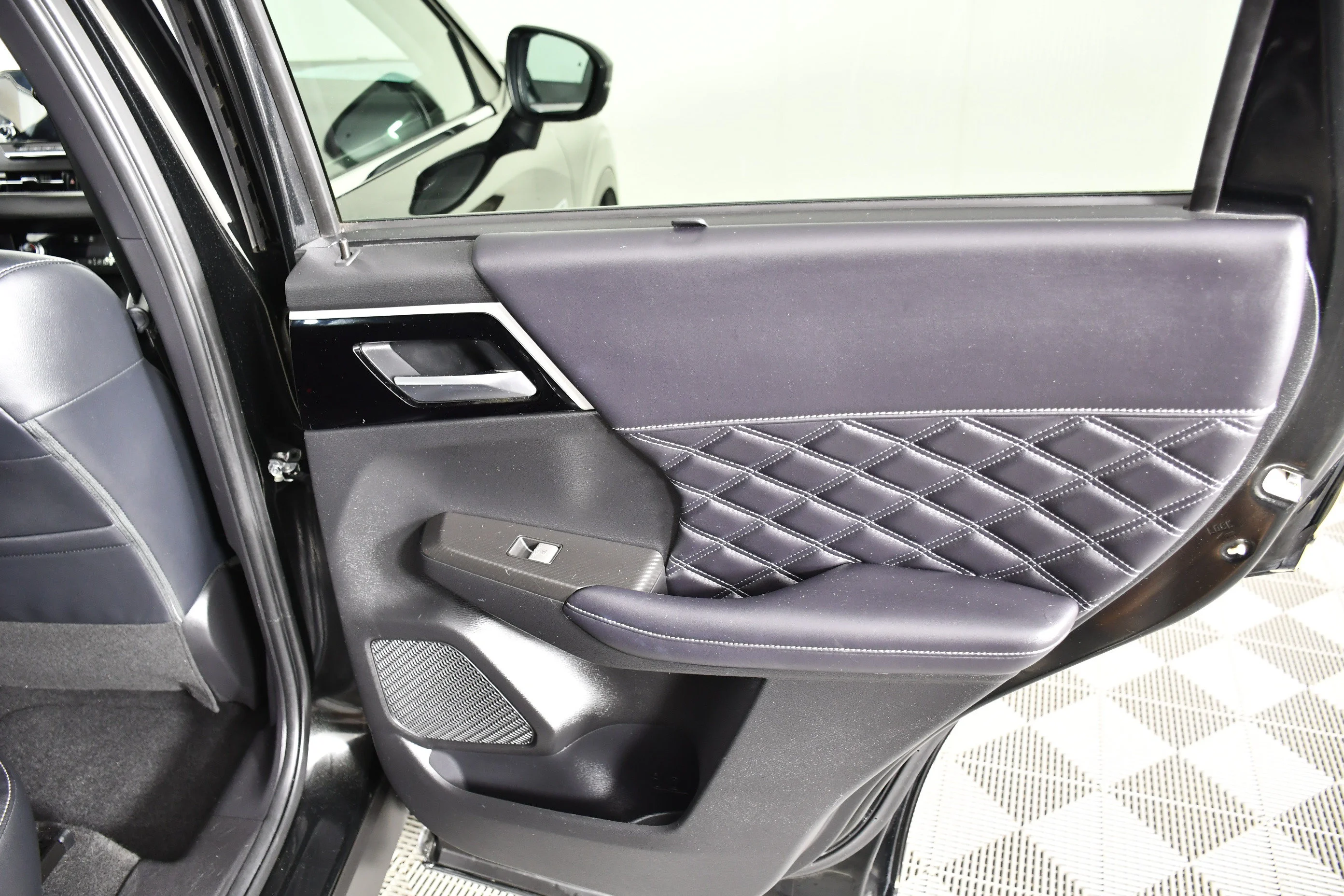 Certified Used 2024 Black Diamond Mitsubishi SEL image 43