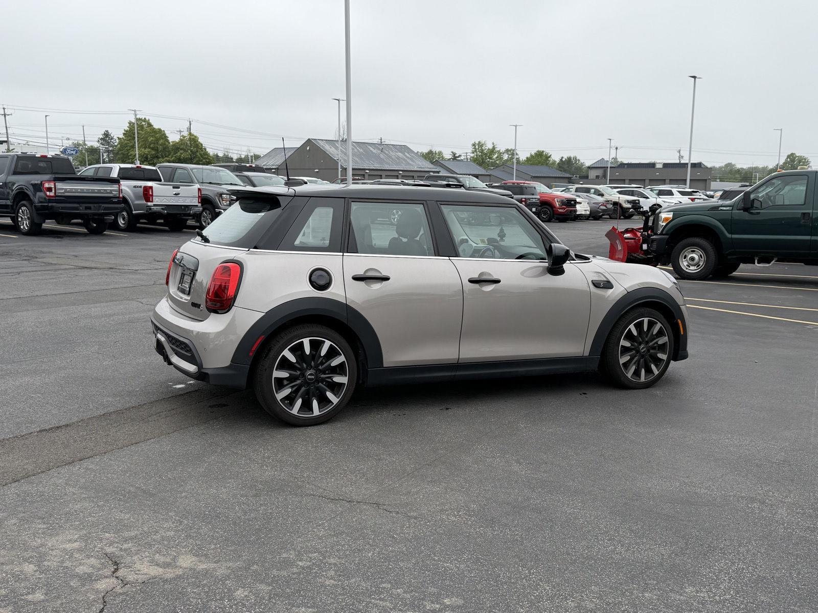 Used 2022 Rooftop Grey Metallic MINI Cooper S image 5