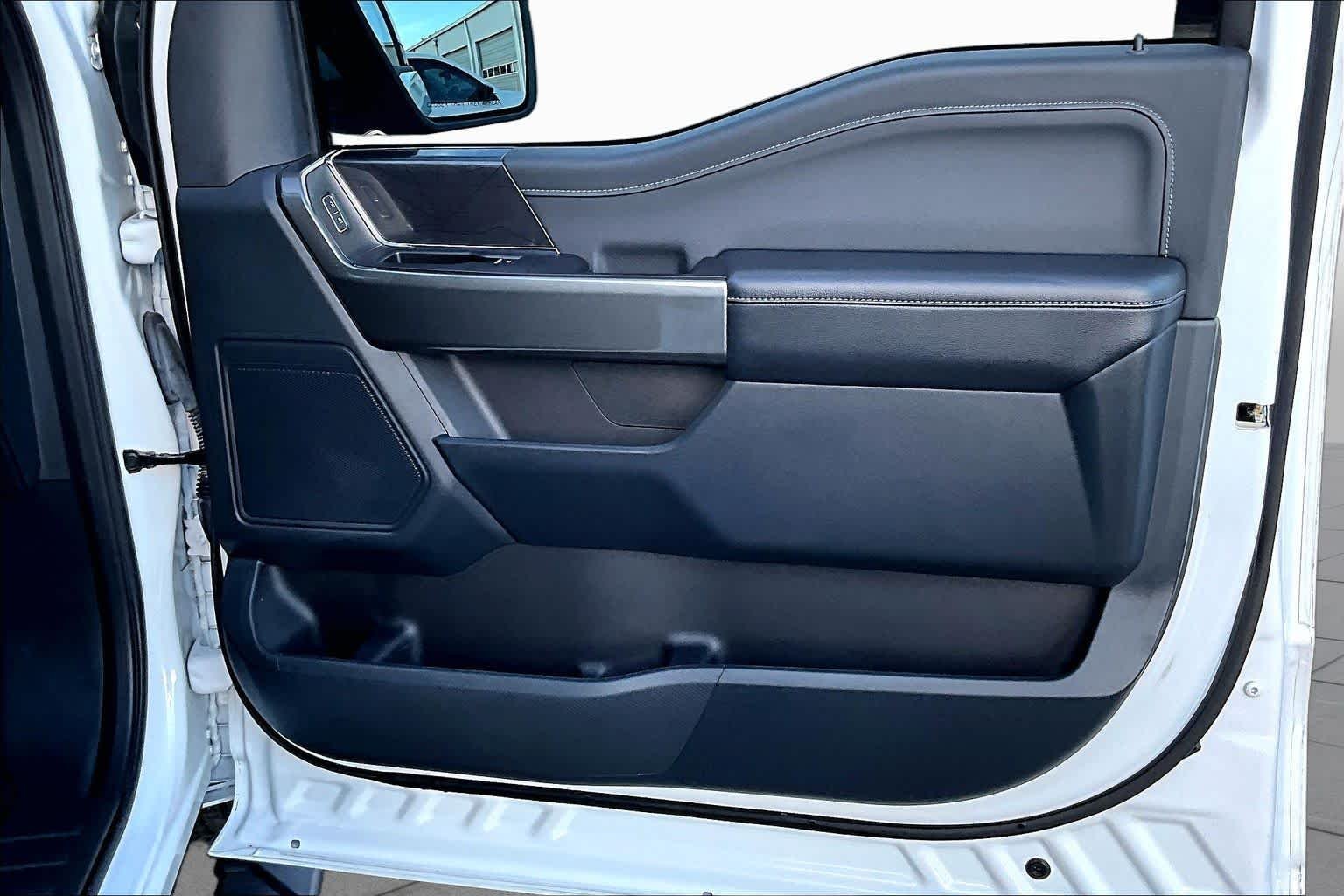 Used 2022 Oxford White Ford XLT image 25