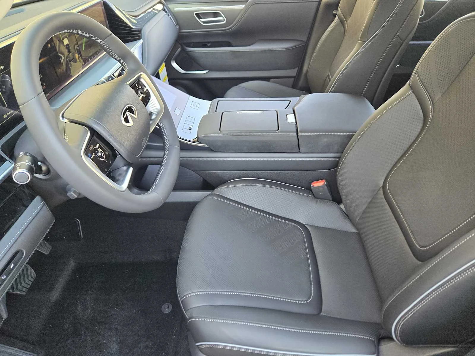 New 2026 BLACK OBSIDIAN INFINITI Luxe 2WD image 8