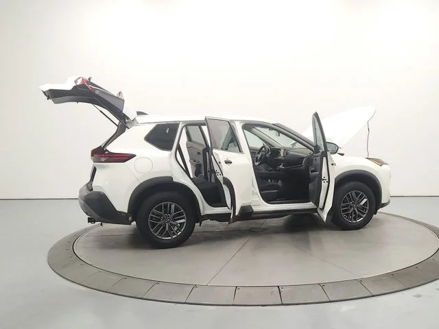 Used 2023 White Nissan S image 16