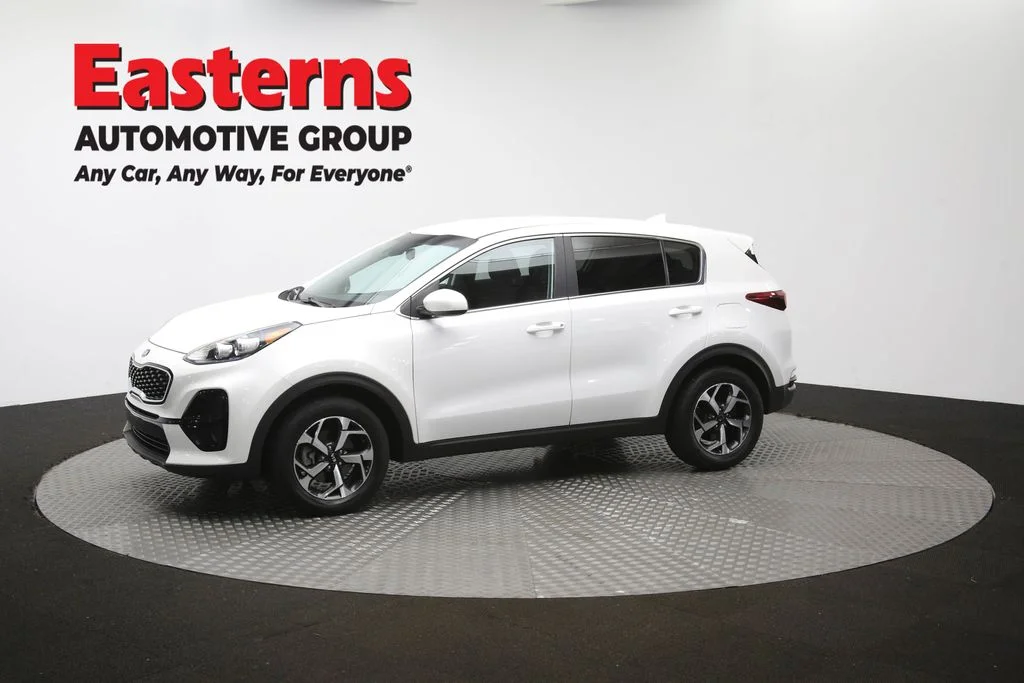 Used 2022 White Kia LX image 51