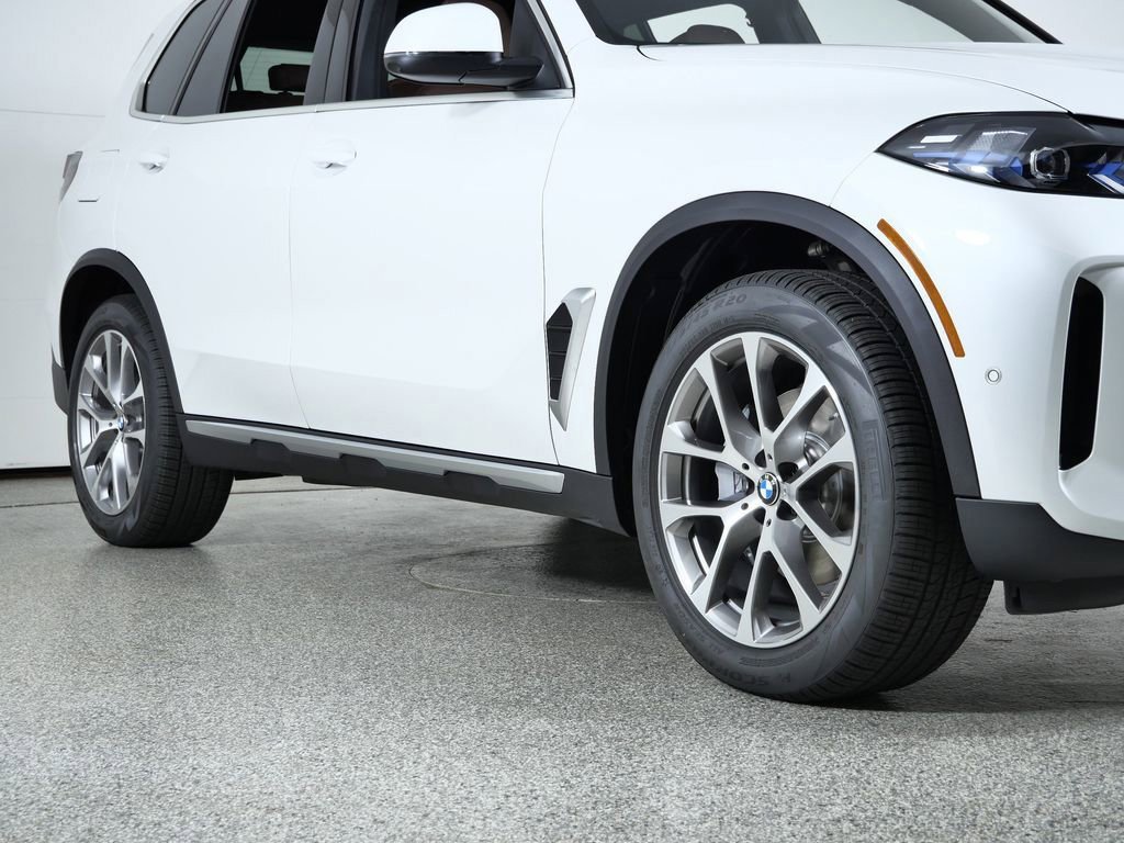 Used 2026 Mineral White Metallic BMW xDrive40i image 7