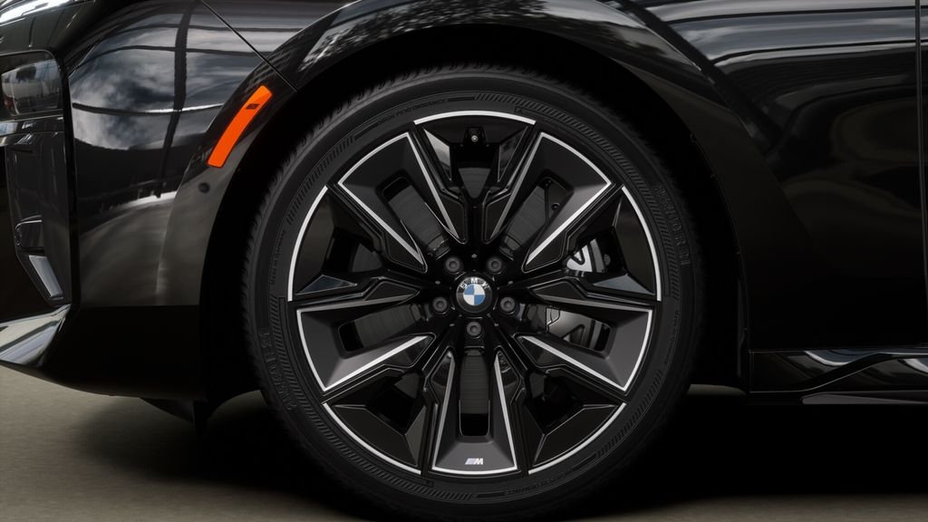 New 2026 Black Sapphire Metallic BMW 760i xDrive image 34