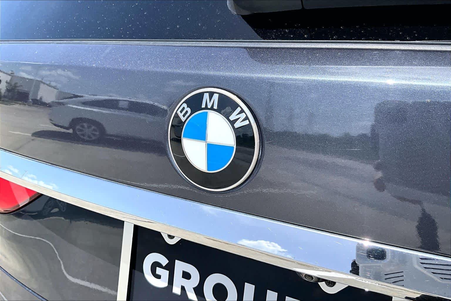 Used 2019 Arctic Gray Metallic BMW xDrive50i image 29