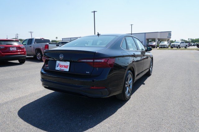 Used 2024  Volkswagen SE image 5