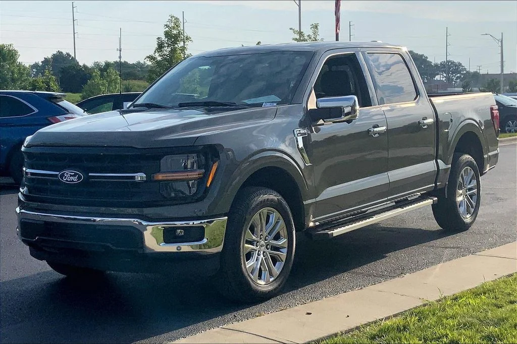 Used 2025 Gray Ford XLT image 5