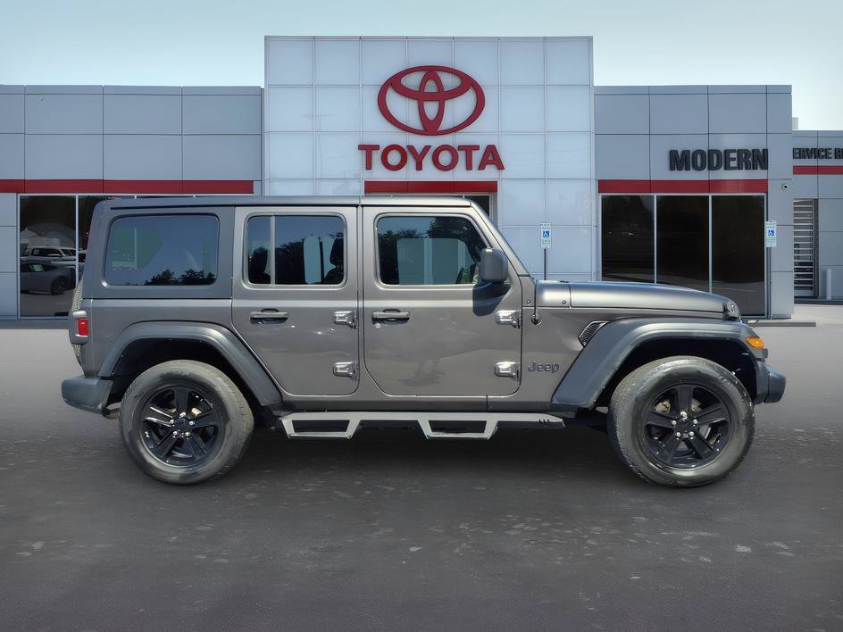 Used 2019 Granite Crystal Metallic Clearcoat Jeep Sport Altitude image 6