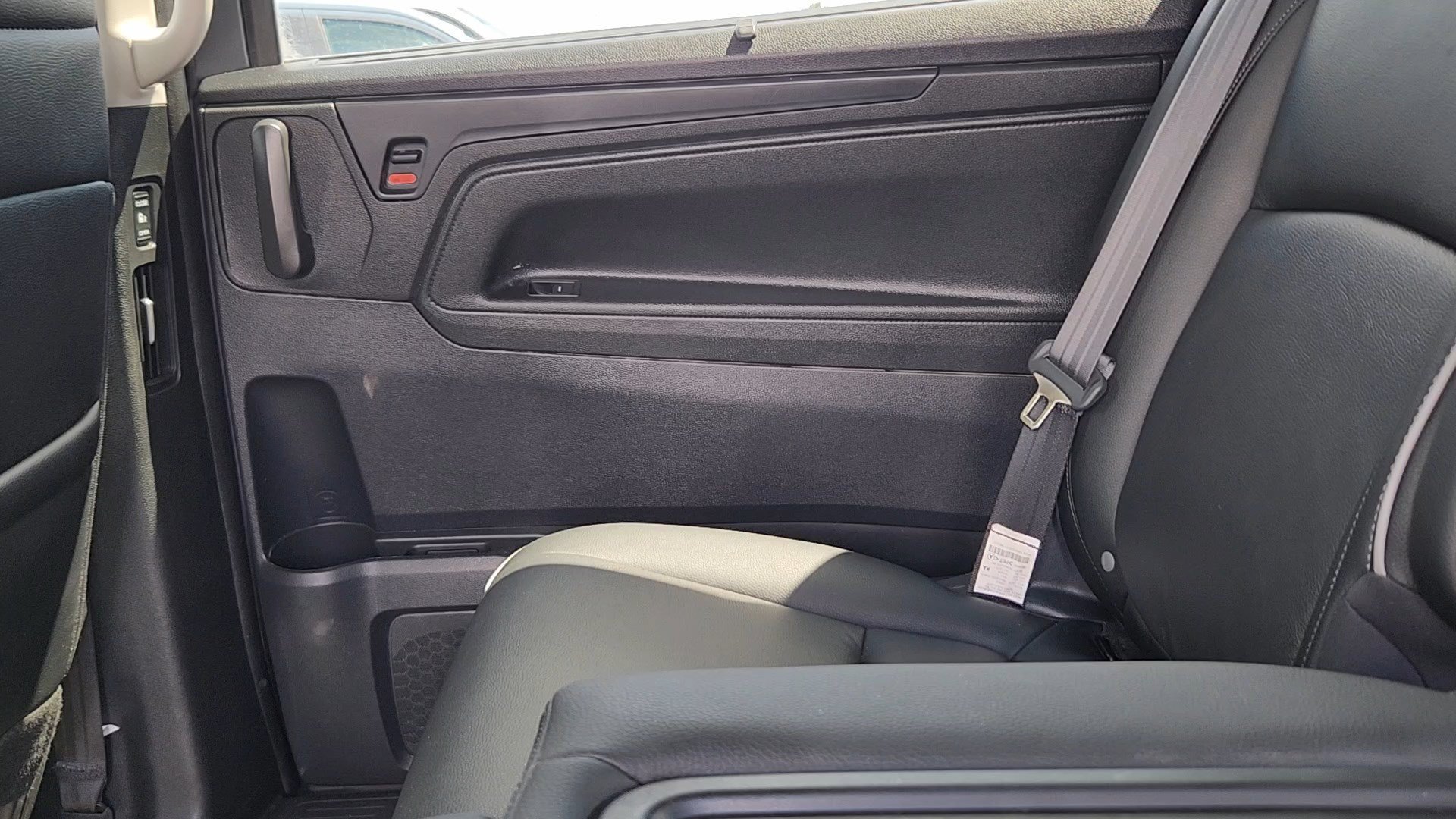 2025 Honda Odyssey Touring - Photo 17