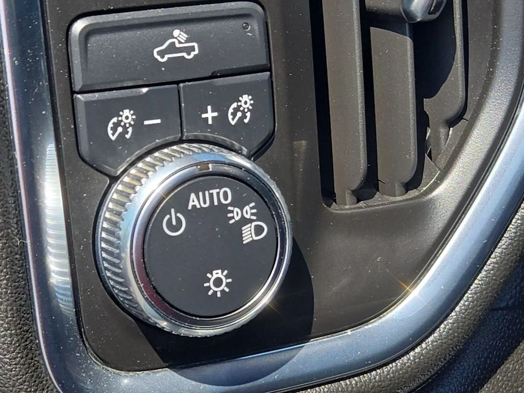 Used 2021 Gray GMC SLE image 28
